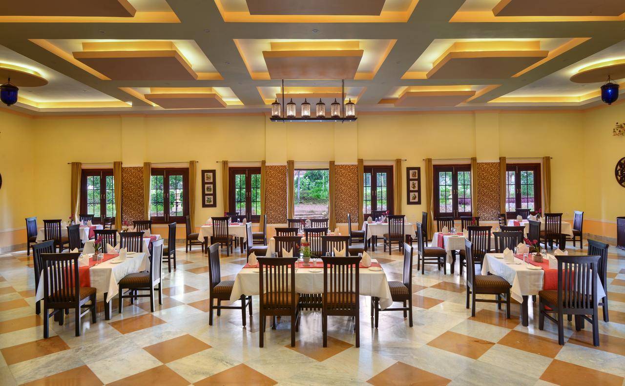 Syna Heritage Hotel Khajuraho Exterior photo