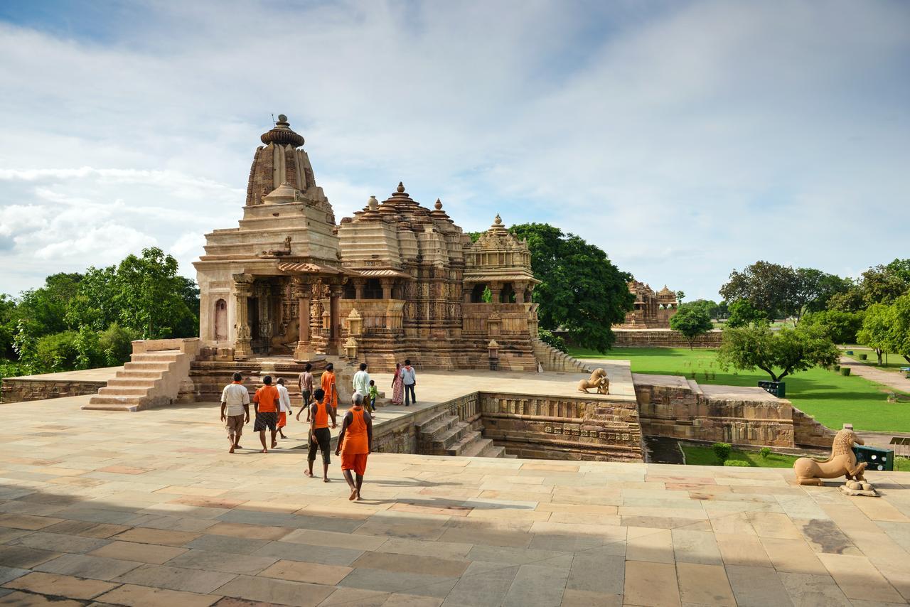 Syna Heritage Hotel Khajuraho Exterior photo