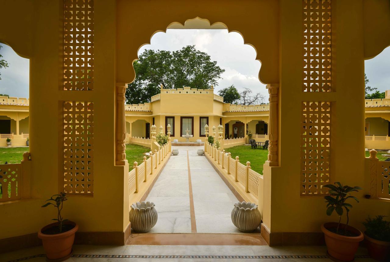 Syna Heritage Hotel Khajuraho Exterior photo