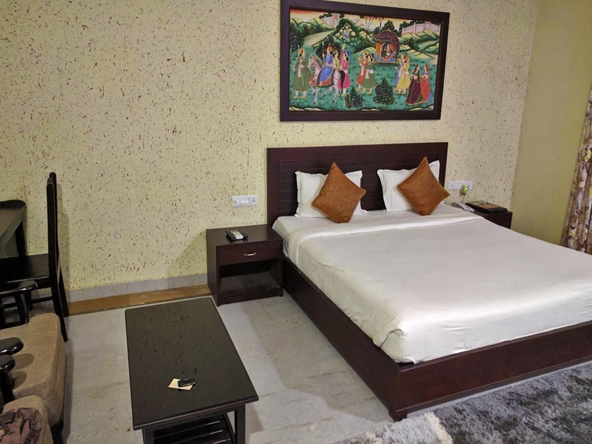 Syna Heritage Hotel Khajuraho Exterior photo